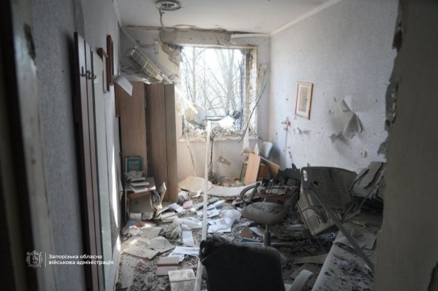 У Запоріжжі рашисти влучили у пологовий будинок — є постраждалі (фото, відео)