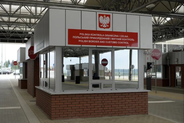 На кордоні Польщі і України у громадянина Естонії знайшли частини гранати — людей евакуювали