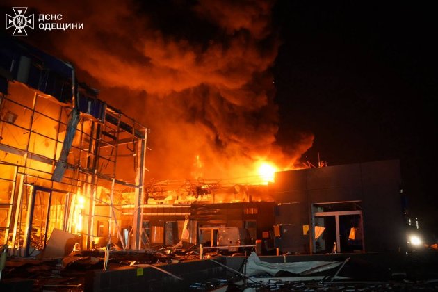 На Одещині внаслідок нічної атаки зруйновано об’єкт інфраструктури, горів порт, пошкоджені дитсадок і школа