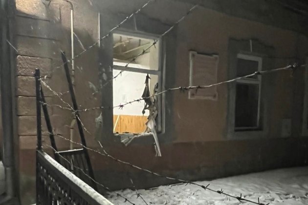 У приміщенні ТЦК в Коломиї стався вибух: поліція розслідує теракт (фото)