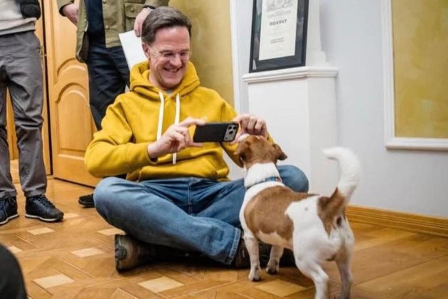 «Я подивився псу Патрону в очі, і він мені сказав, що ми ніколи не здамося», — генсек НАТО