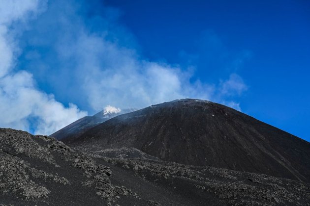 На Сицилії вдруге за місяць прокинувся вулкан Етна (відео) 