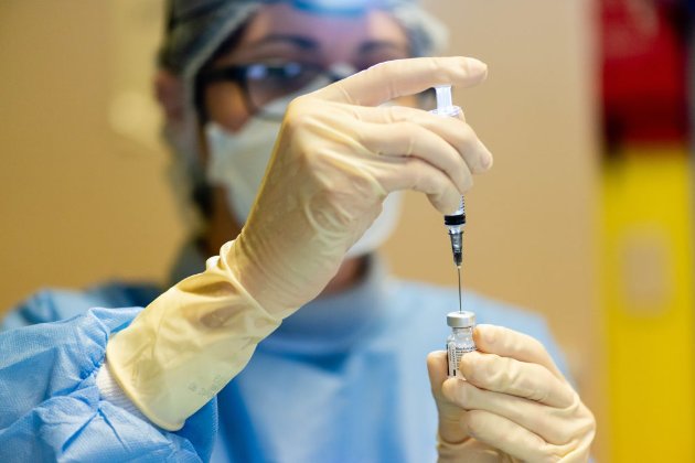 В Австрії призупинили вакцинувати препаратом AstraZeneca через смерть пацієнтки 