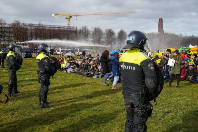 У Нідерландах поліція розігнала противників локдауну