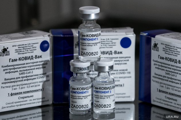 Агресивна «вакцинна дипломатія». Міністр культури припускає, що чутки про небезпеку вакцини AstraZeneca поширює Росія