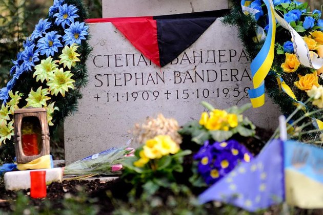 Україна закликала владу Німеччини розслідувати напад на могилу Бандери