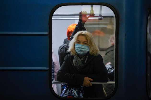 Метро і наземний транспорт у Києві не зупинятимуть на час суворого карантину