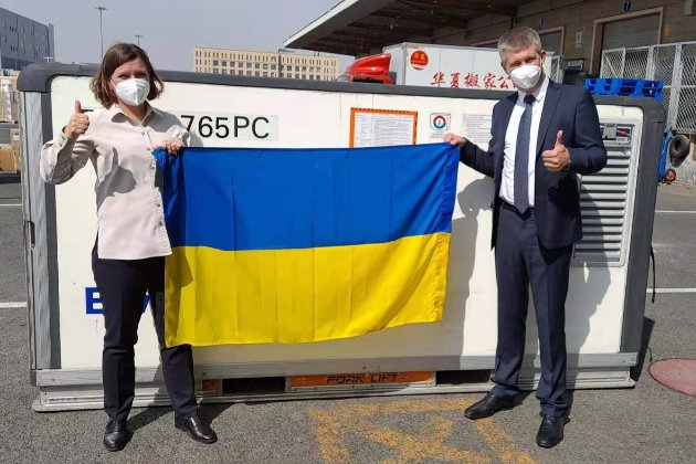 В Україну з Китаю відправили першу партію вакцини CoronaVac