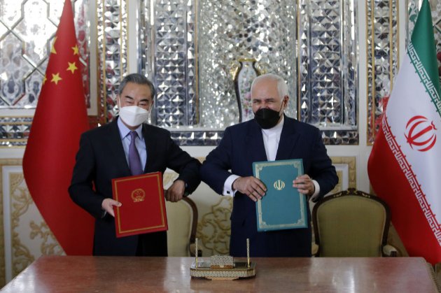Китай та Іран уклали угоду на чверть століття
