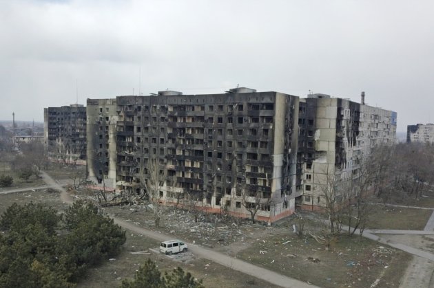 У Маріуполі окупанти примусово вивезли персонал та пацієнтів пологового до рф