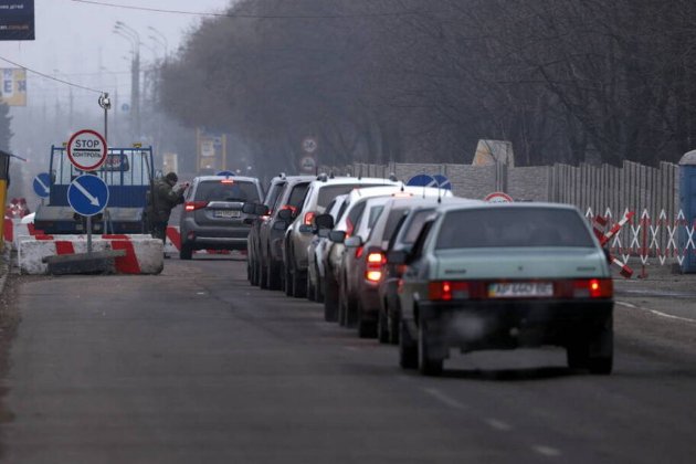 З Маріуполя вже евакуювалося дві тисячі легкових авто