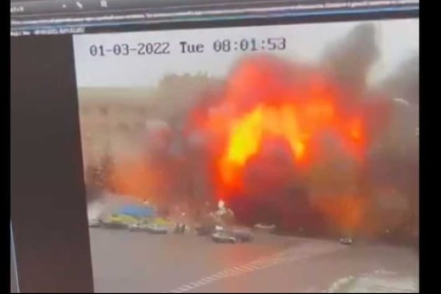 Російські окупанти обстріляли центр Харкова. Великий вибух стався біля будівлі ОДА (відео)