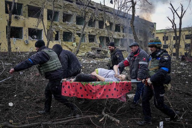 Росія фактично визнала, що прицільно розбомбила пологовий будинок в Маріуполі - заява Марії Захарової