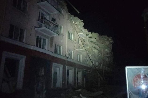 Окупанти розбомбили готель «Україна» у Чернігові