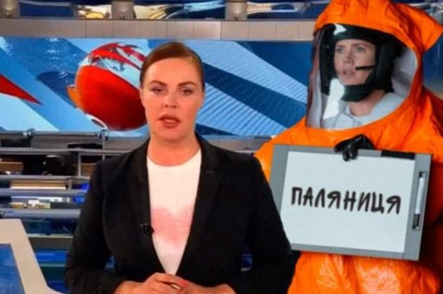 У мережі відреагували мемами на протест редактора у ефірі російського «Первого канала» (фото)