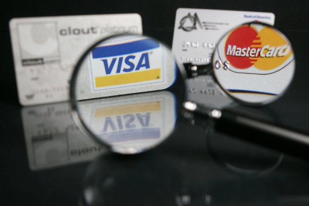 У Швейцарії вже другий банк дозволив росіянам оформлювати картки Visa/Mastercard  