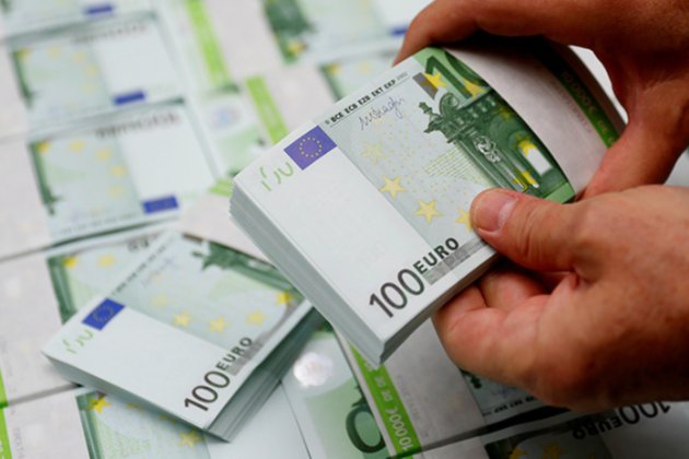 Сім російських банків відключають від SWIFT, а Росія більше не отримає банкноти євро