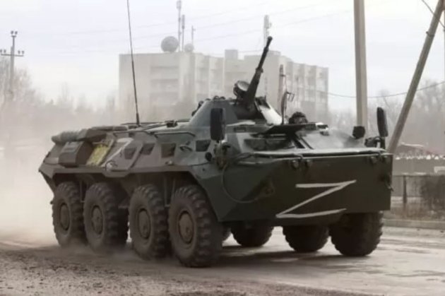 Росіяни починають діставати техніку зі складів, працює один танк з 10 — розвідка