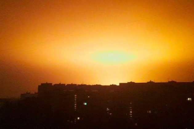 Апокаліптична заграва на обрії - у мережі показали страшні вибухи після удару по Харкову
