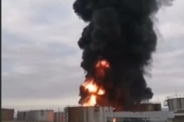 Над окупованим Луганськом піднявся чорний стовп диму (відео)