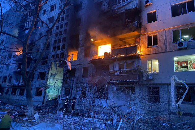 На Оболоні снаряд влучив у житловий будинок  (відео)