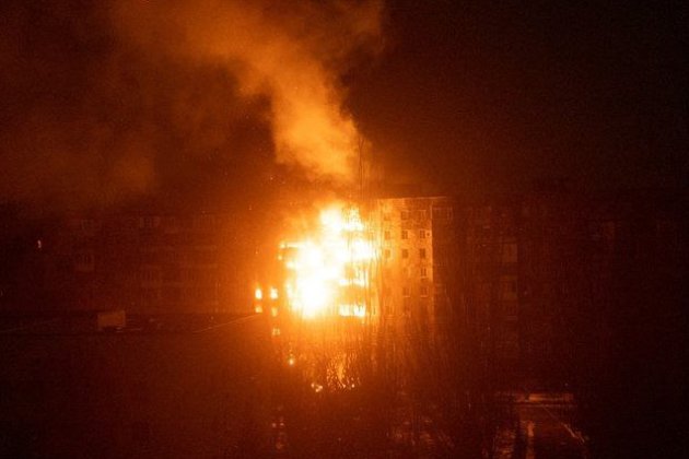 Франція, Греція та Туреччина спробують вивезти людей із Маріуполя – Макрон