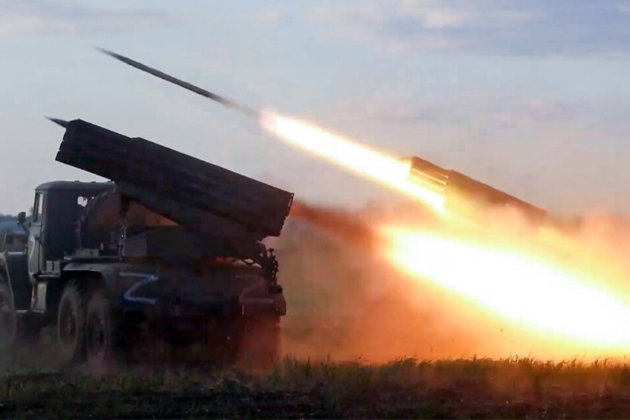 Росіяни увесь день обстрілюють Берислав з авіації та артилерії. Є постраждалі