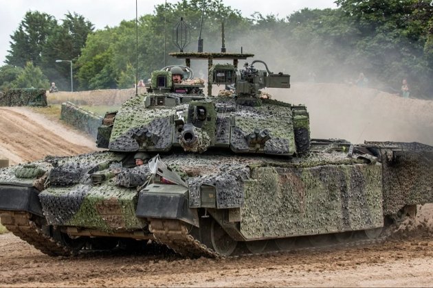 Українські танкісти завершили навчання на британських Challenger 2