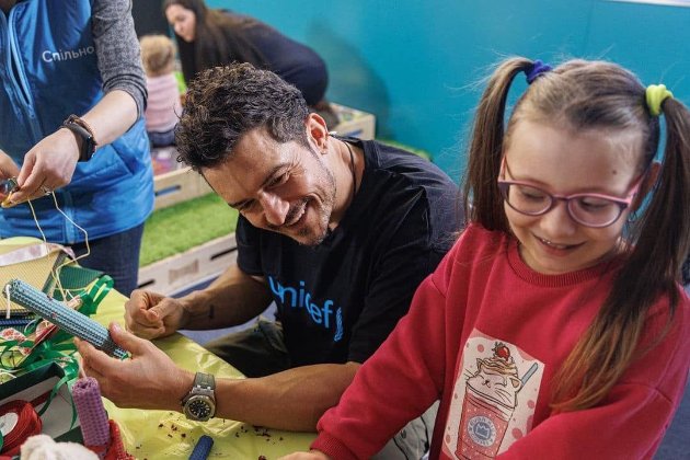 Британський актор Орландо Блум відвідав в Україні центр підтримки дітей (фото)