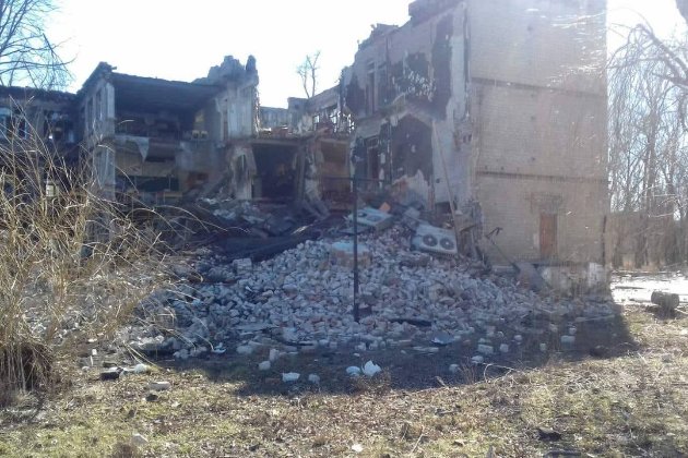Окупанти обстріляли ракетами школу в Авдіївці, є загибла (фото)