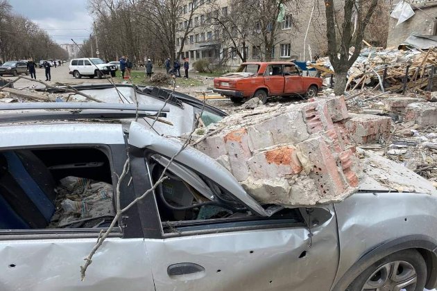 Окупанти обстріляли Слов’янськ ракетами з «С-300»: є загиблий та багато поранених (фото, оновлено)