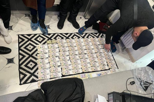 На Київщині поліція викрила схему підпільного виїзду чоловіків за кордон