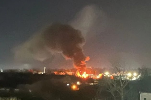 В рф після атаки дронів зупинив роботу нафтопереробний завод «Лукойл» (фото, відео)