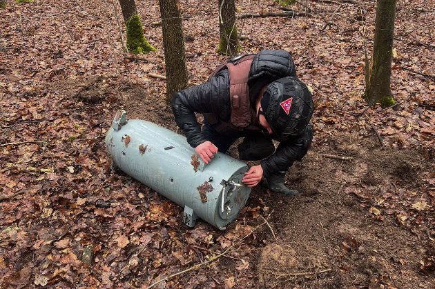 На Вінниччині у лісі знайшли бойову частину російської ракети Х-101 (фото)