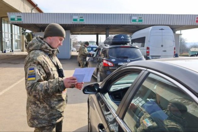 Митцям і журналістам відновили можливість виїхати за кордон: які документи для цього потрібні