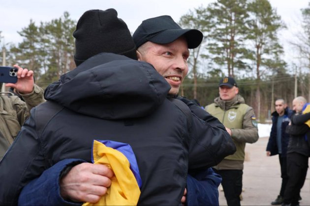 Ще 300 українських захисників повертаються з полону — відбувся обмін полоненими (фото) 