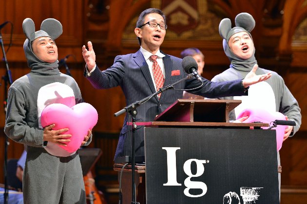 Церемонія вручення Шнобелівської премії після 35 років їде з США через політику Трампа