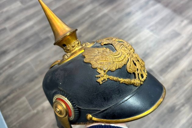 Рідкісний шолом прусського офіцера намагались незаконно переслати з України до США (фото)