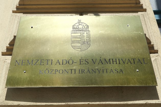 Угорщина заарештувала сімох українців і інкасаторське авто із цінностями за підозрою у відмиванні грошей (оновлено, видео)