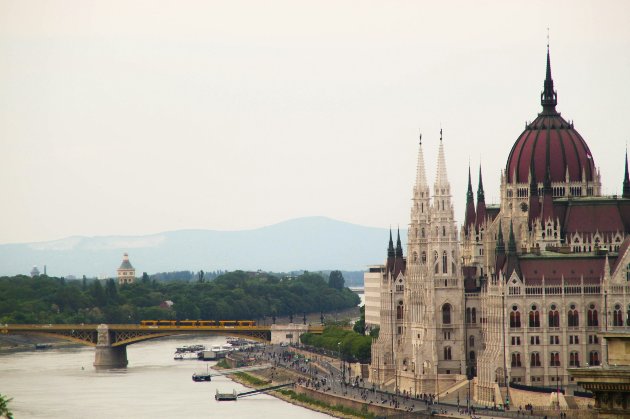 Парламент Угорщини ухвалив резолюцію про відхилення членства України в ЄС