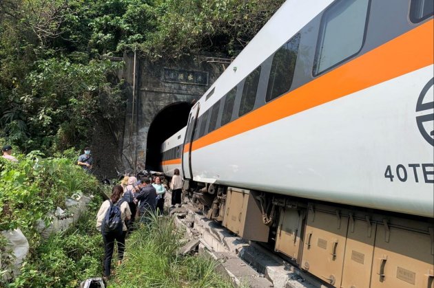 В залізничній катастрофі на Тайвані загинуло щонайменше 48 осіб (оновлено)