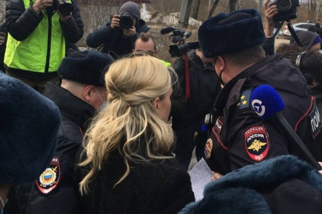 Лікаря Навального затримали після прибуття до колонії 