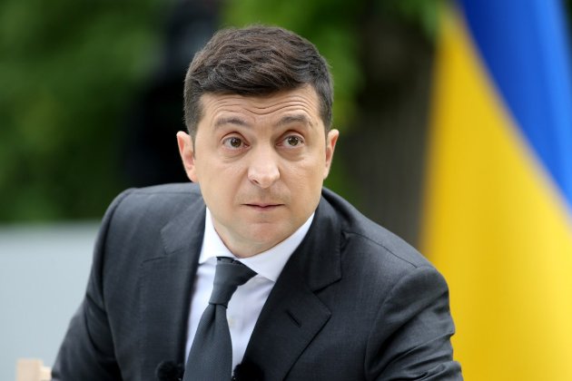 Зеленський звільнив послів України у семи країнах