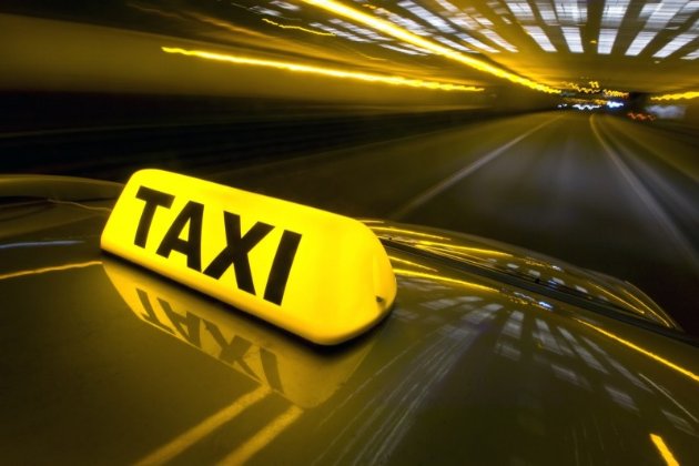 Антимонопольний комітет досліджує ціни на таксі у Києві під час локдауну