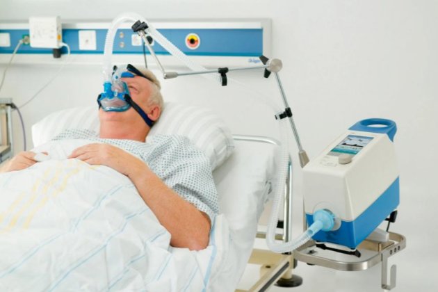 Шмигаль доручив перевірити медзаклади щодо кількості ліжок подачею медичного кисню — блогер 
