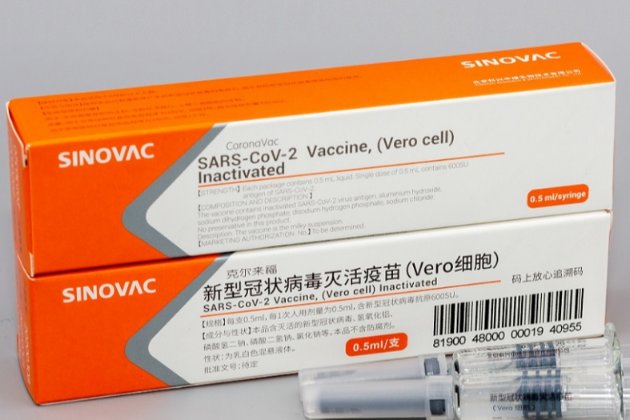 З 13 квітня українцям почнуть робити щеплення китайської вакциною Coronavac