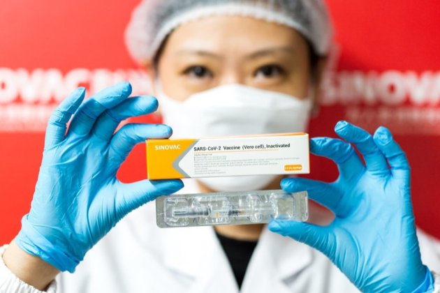 Китайський уряд хоче змішувати вакцини від COVID-19, аби підвищити їхню ефективність
