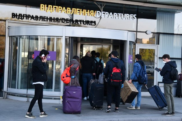 Пасажиропотік українських аеропортів скоротився на 54%