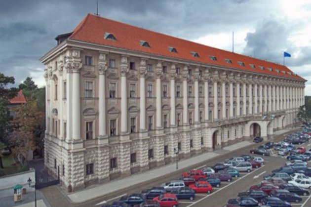 У Чехії пропонують залишити одного російського дипломата в країні