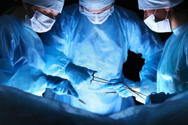 Вперше за 13 років українські лікарі пересадили кістковий мозок дорослому від родича